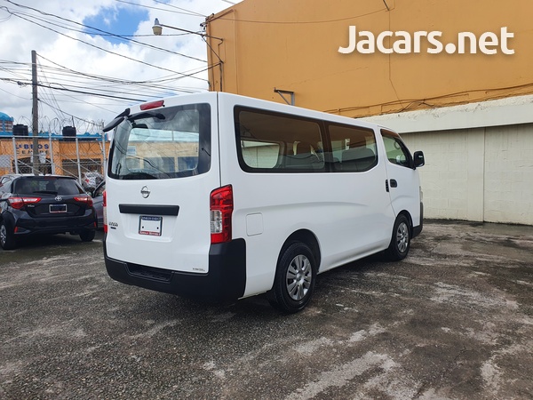 Nissan Caravan 2016-8