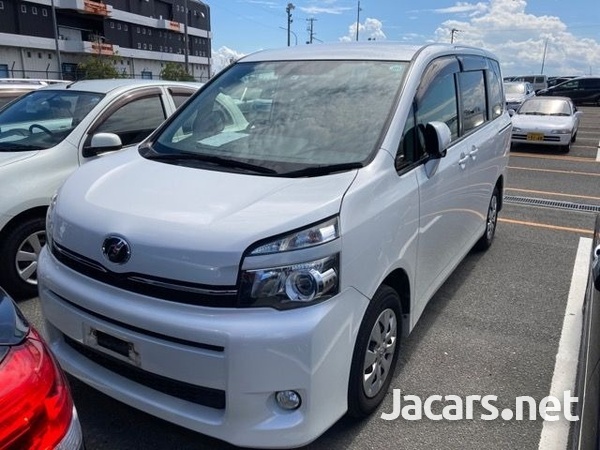Toyota Voxy 1,8L 2013-2