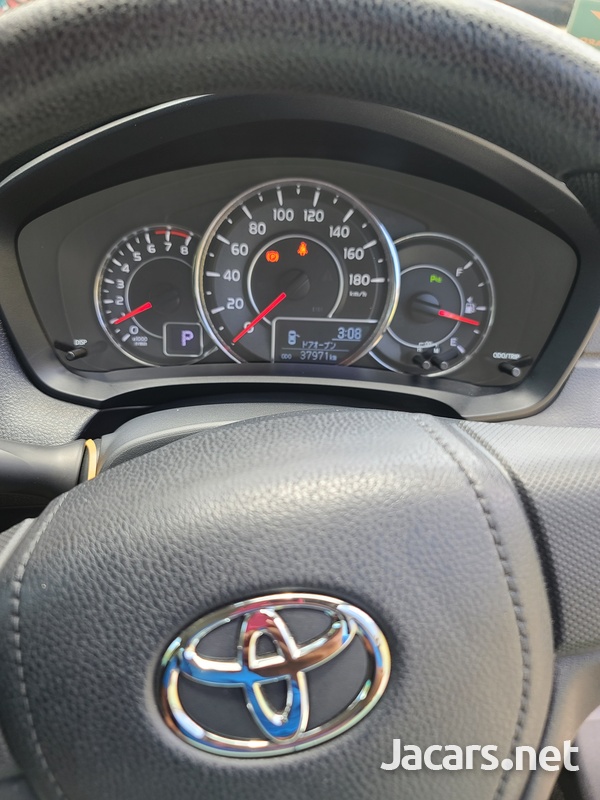 Toyota Axio 1,5L 2019-10