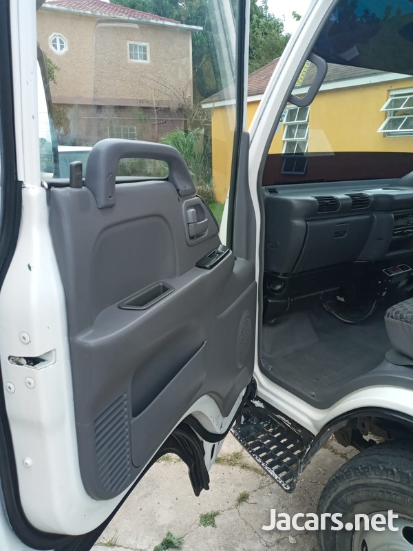 2008 Isuzu NKR box truck-6