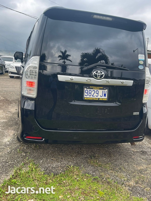 Toyota Voxy 1,8L 2011-4