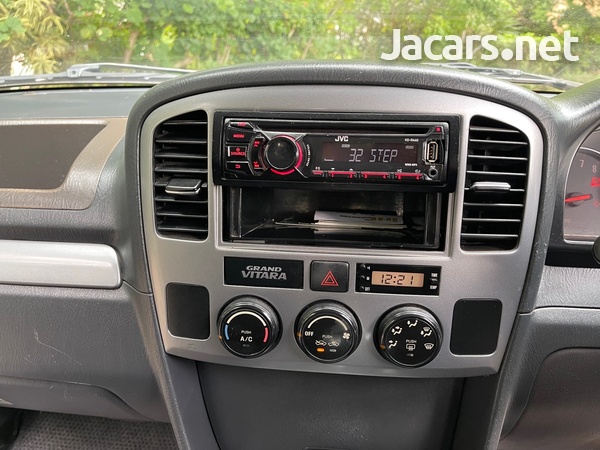 Suzuki Grand Vitara 2,0L 2003-1