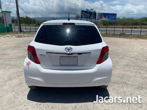 Toyota Vitz 1,3L 2013-1