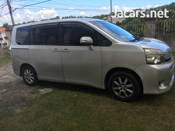 Toyota Voxy 2,0L 2011-2