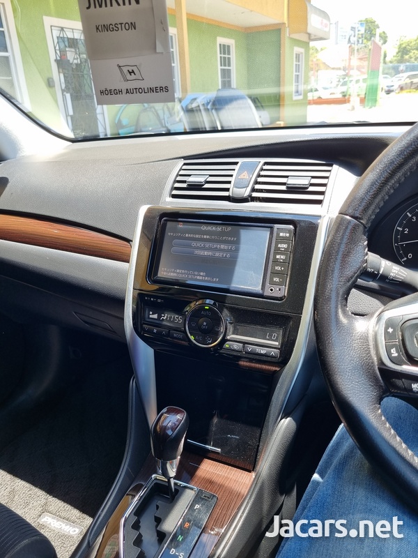 Toyota Premio 2,0L 2017-1