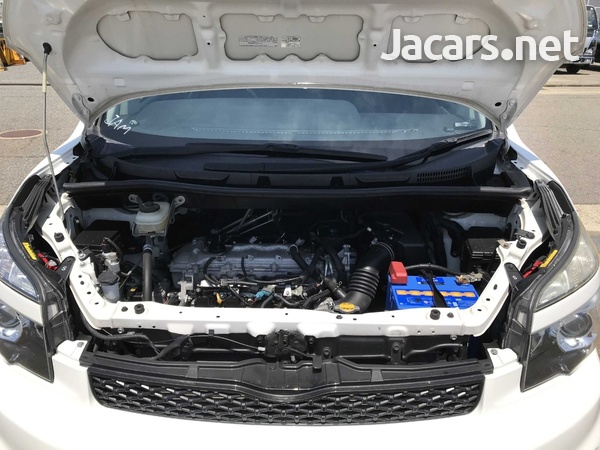 Toyota Voxy 2,0L 2013-6