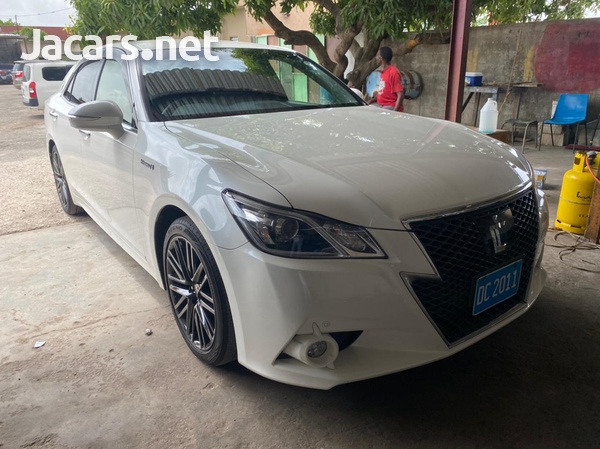 Toyota Crown 2,5L 2016-1