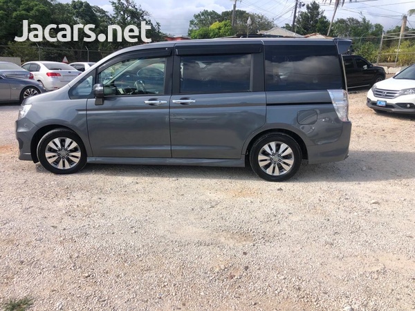 Honda Stepwgn Spada 2,0L 2013-7