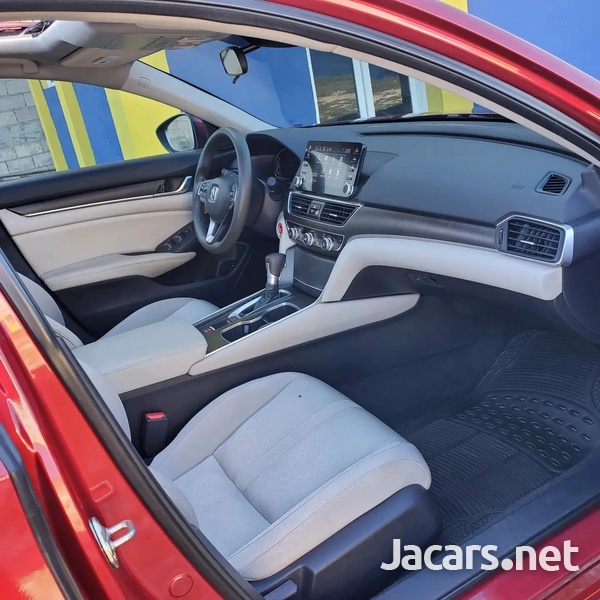 Honda Accord 1,8L 2018-8