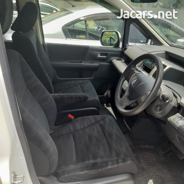 Honda Stepwgn 2,0L 2015-6