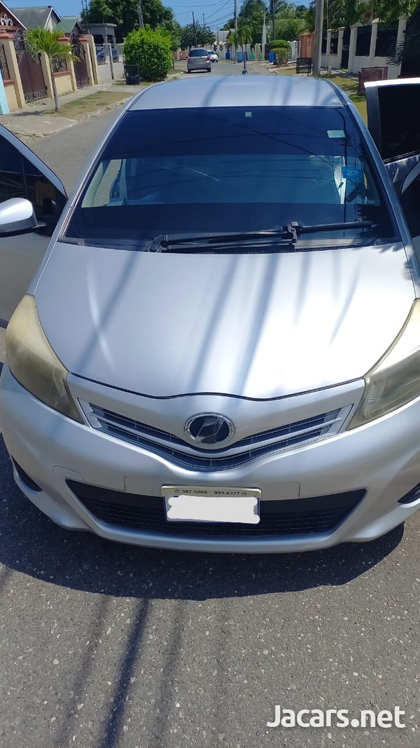 Toyota Vitz 1,0L 2012-3