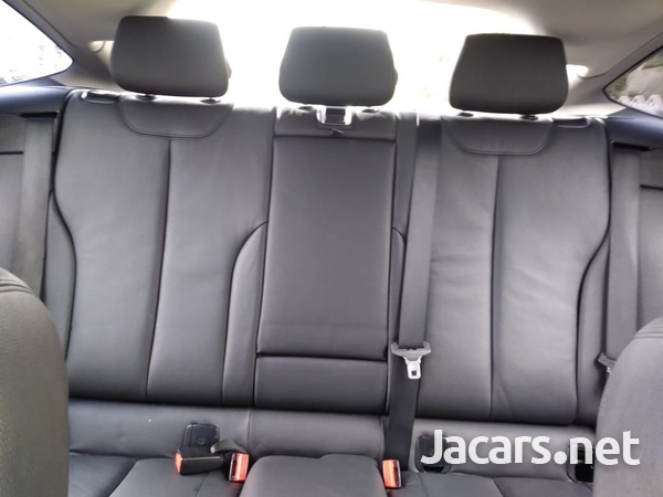 BMW 3-Series 3,0L 2013-5