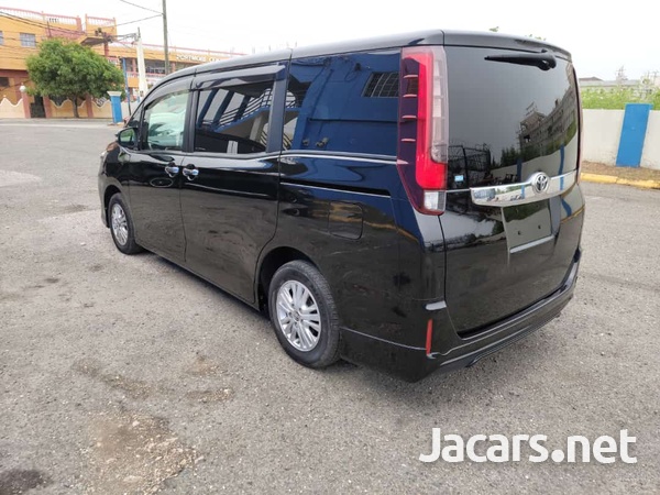 Toyota Noah 2,0L 2014-4