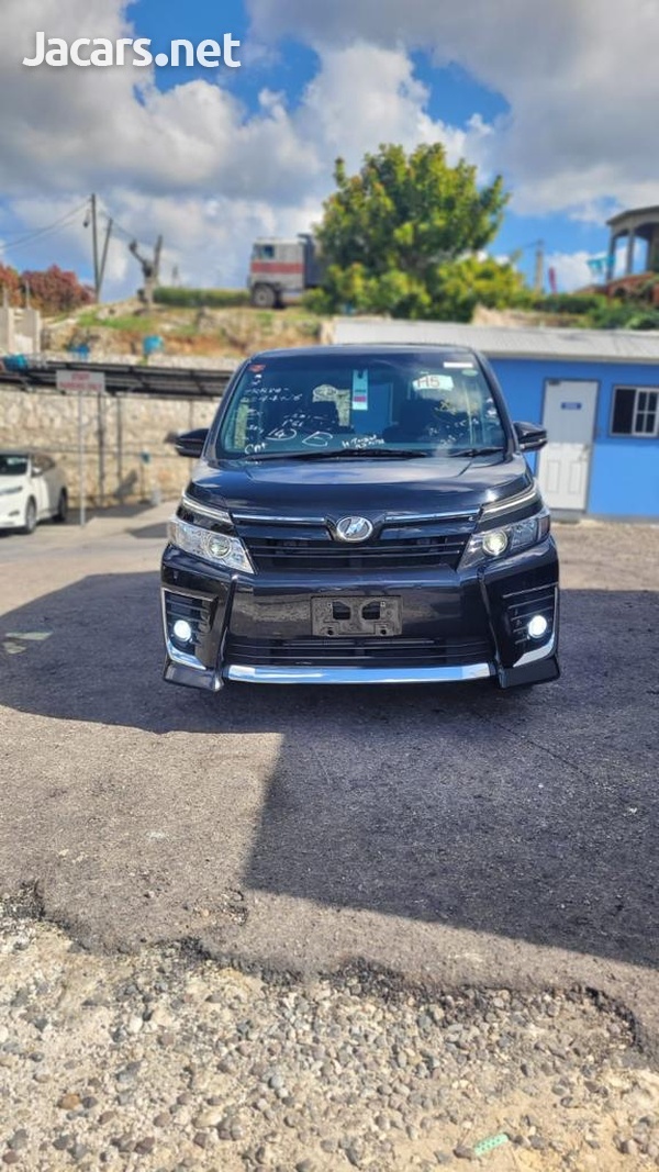 Toyota Voxy 2,0L 2014-2