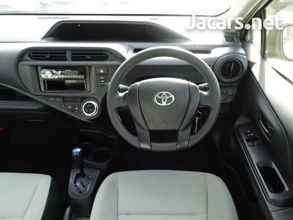 Toyota Aqua 1,5L 2016-10