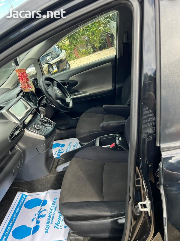 Toyota Wish 1,8L 2012-6