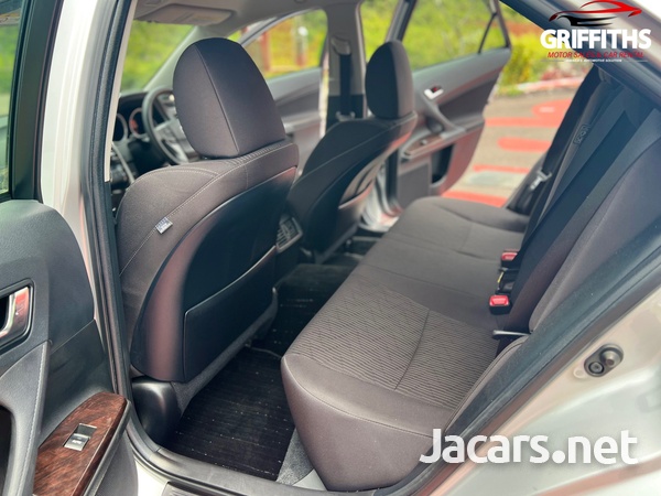 Toyota Mark X 2,5L 2017-12