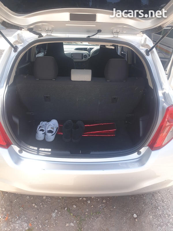 Toyota Vitz 1,3L 2014-4