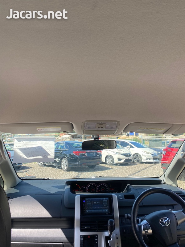 Toyota Voxy 2,0L 2013-14