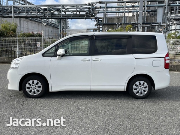 Toyota Noah 2,0L 2013