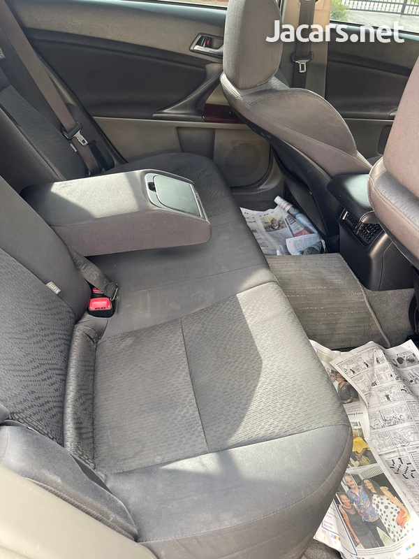 Toyota Mark X 2,5L 2012-7