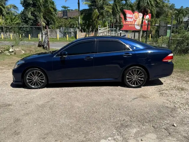 Toyota Crown Royal Saloon