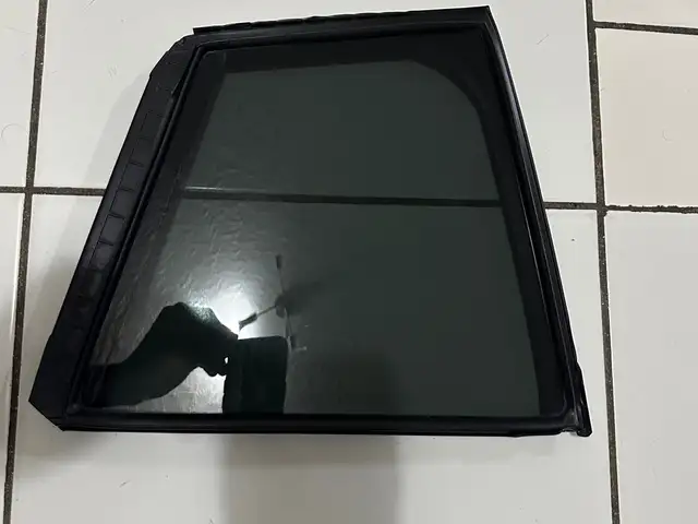 2018 Subaru Impreza / G4 Right Rear Door Quarter Window, Kingston