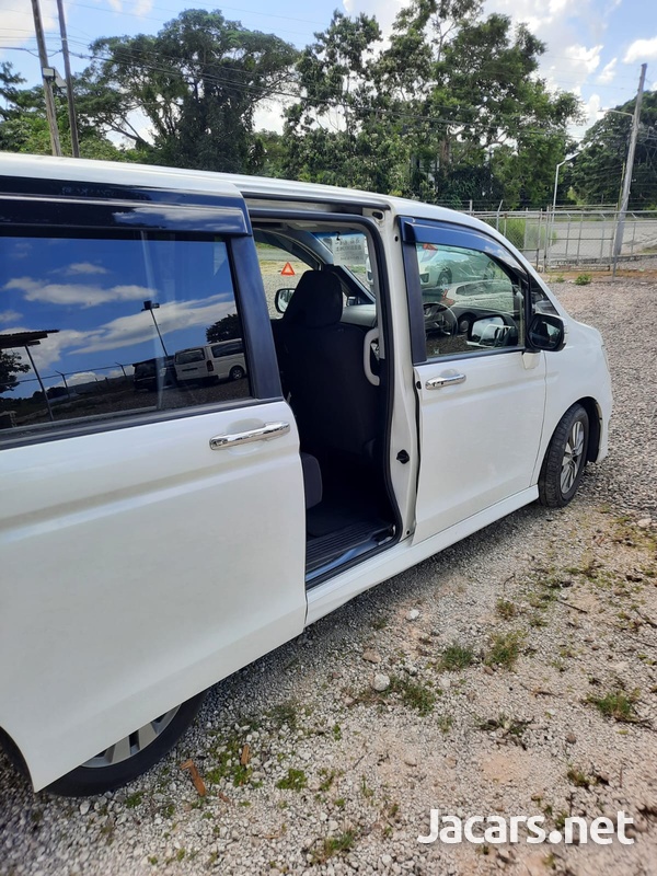Honda Stepwgn Spada 2,0L 2013-3