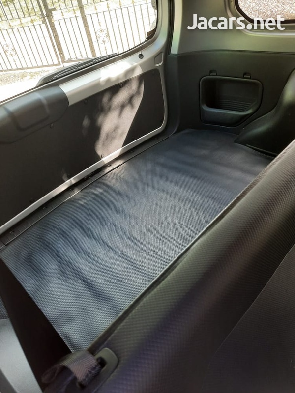 Toyota Succeed 1,5L 2017-8