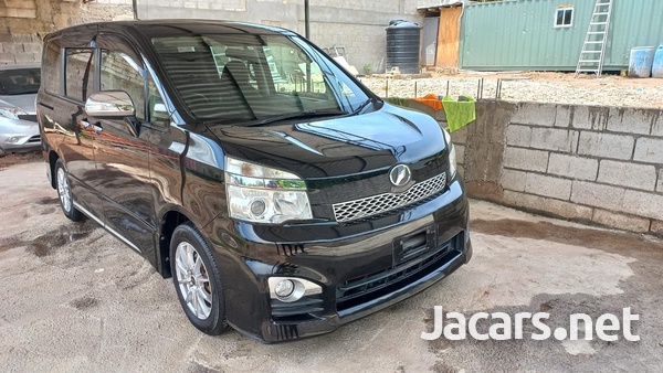 Toyota Voxy 2,0L 2013-4