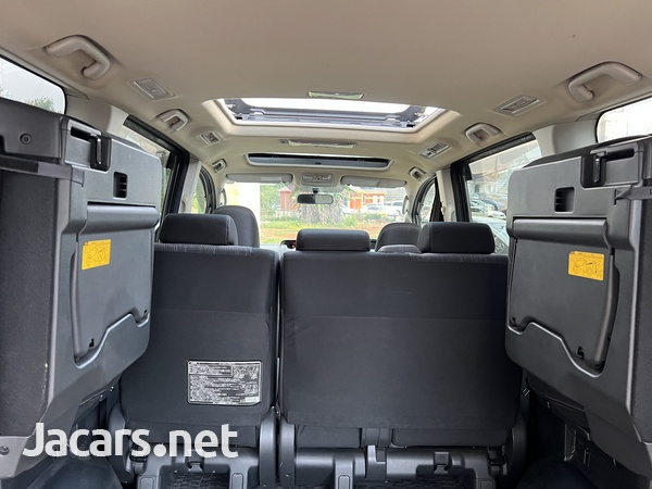 Toyota Noah 2,0L 2012-8