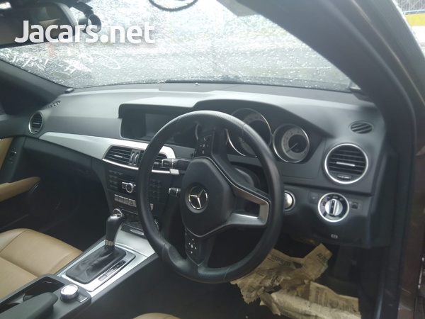 Mercedes-Benz C-Class 1,8L 2013-4