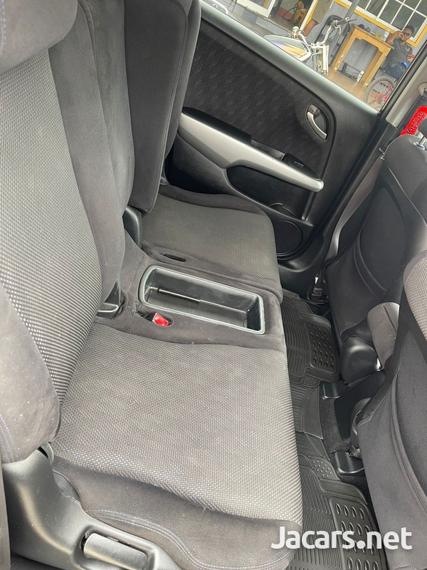 Honda Stream 1,8L 2013-6