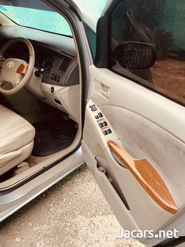 Toyota Isis 1,8L 2010-4
