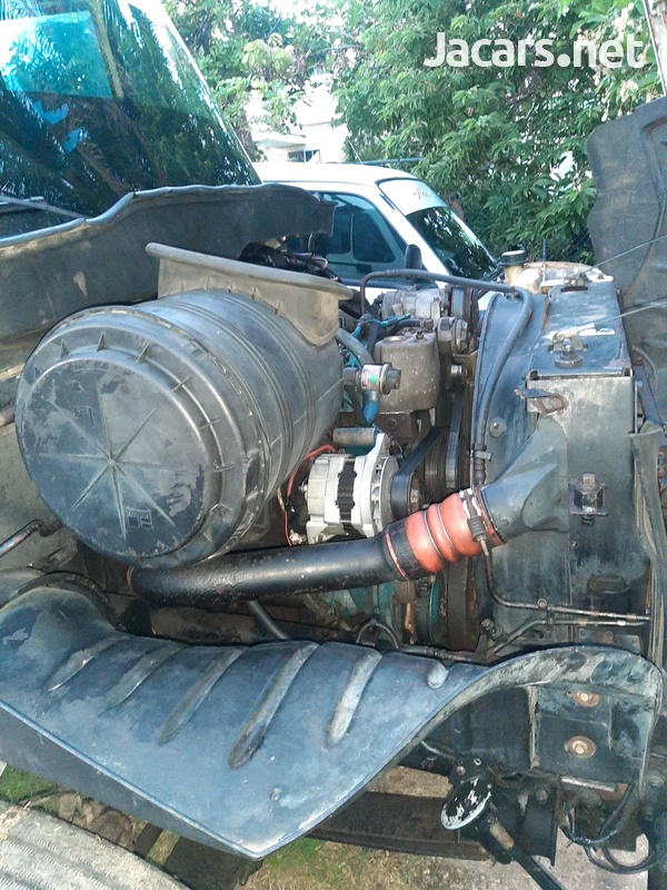2003 International box truck-3