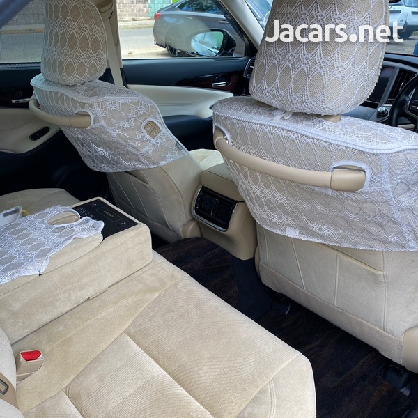 Toyota Crown 2,5L 2016-13