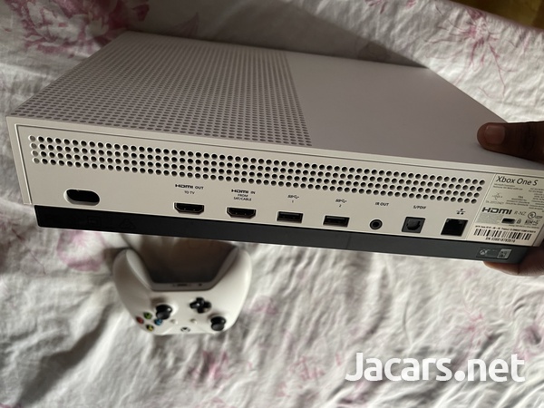 X Box 1S-3