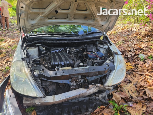 Nissan Tiida 1,8L 2011-6