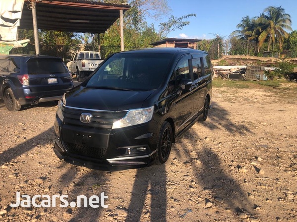 Honda Stepwgn 2,0L 2012-1