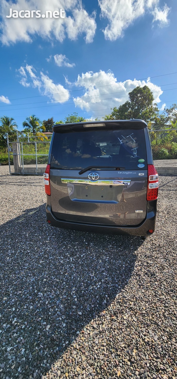 2013 Toyota Noah-5