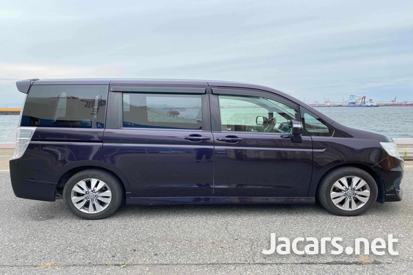 Honda Stepwgn Spada 2,0L 2013-3