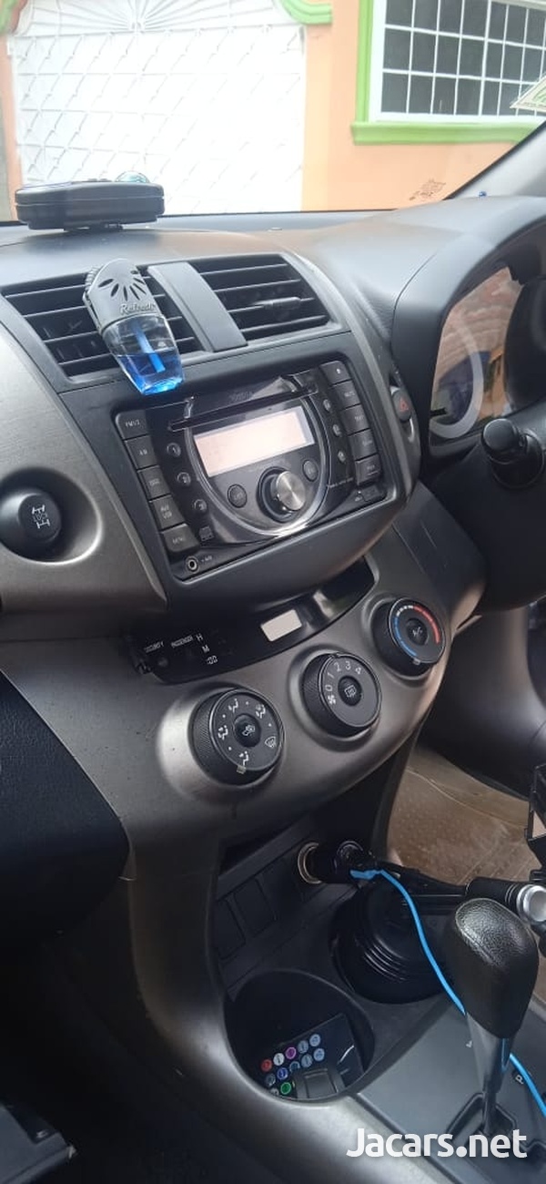 Toyota RAV4 2,0L 2012-4