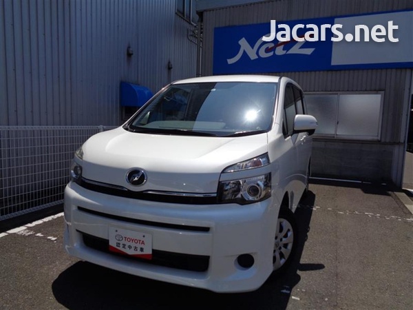 Toyota Voxy 1,8L 2013-1