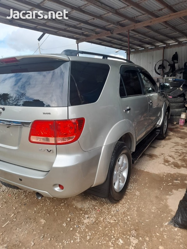Toyota Fortuner 3,0L 2010-7