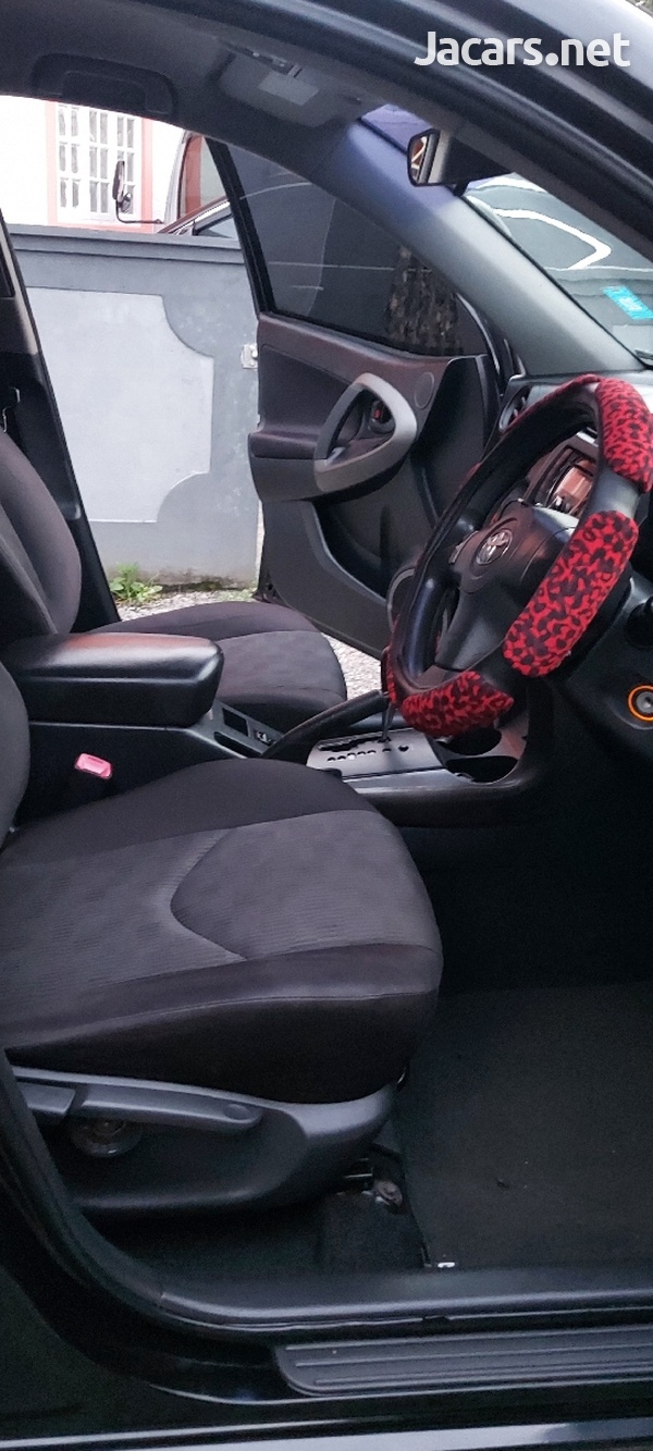 Toyota RAV4 2,0L 2012-7