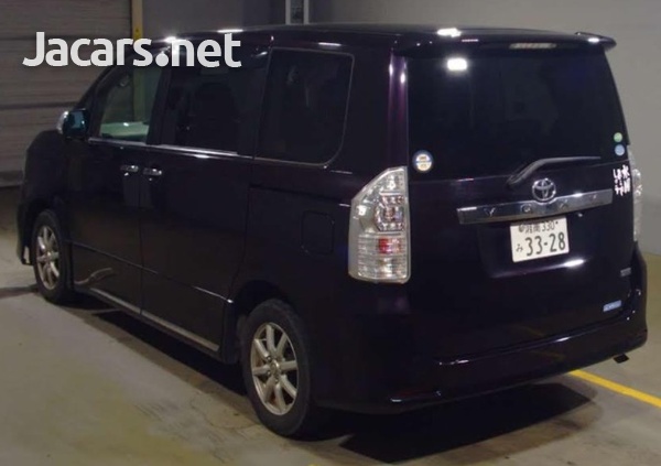 Toyota Voxy 2,0L 2013-2