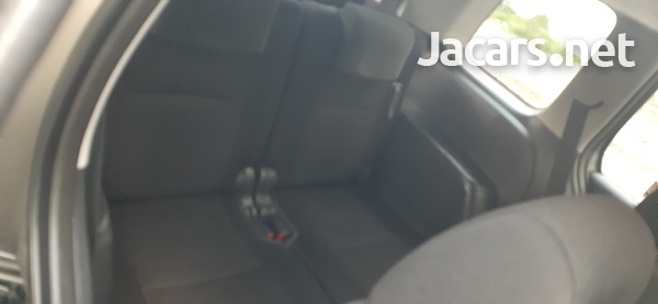 Toyota Isis 1,8L 2011-7