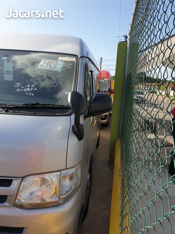 2011 Toyota Hiace Bus-2