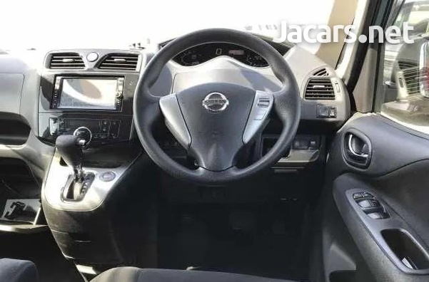 Nissan Serena 2,0L 2013-4