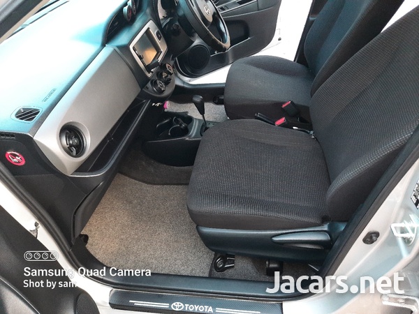 Toyota Vitz 1,0L 2015-10
